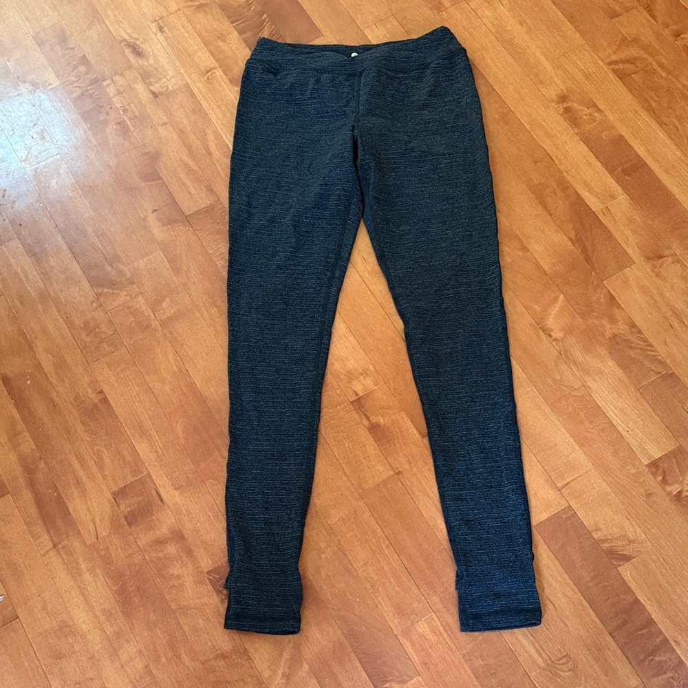 Triple Flip dark grey leggings.